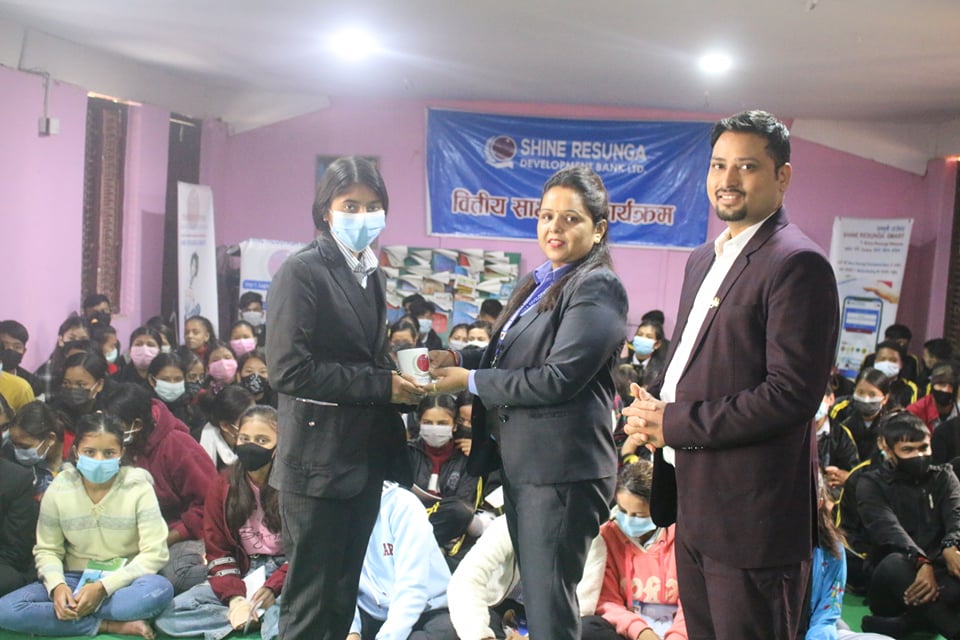 नयाँगाउँ माविमा शाइन रेसुंगाको डिजिटल तथा बित्तीय साक्षरता कार्यक्रम